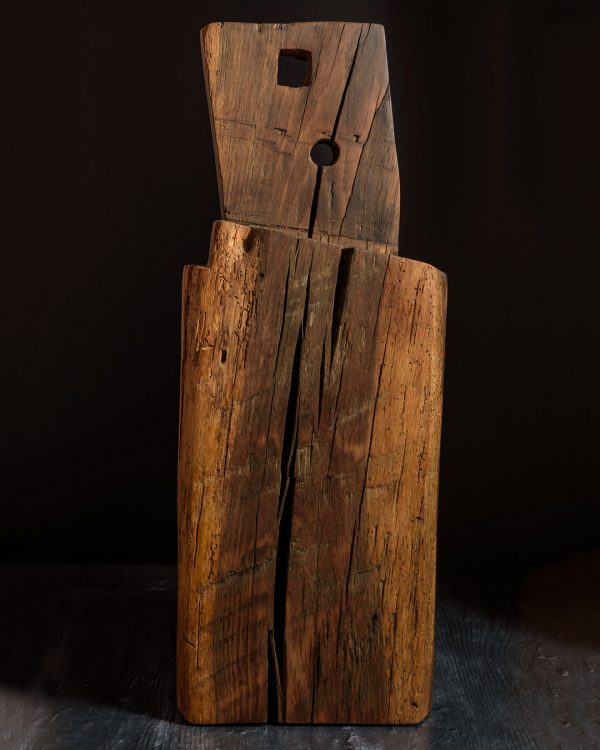 Escultura de viga de madera de roble antigua