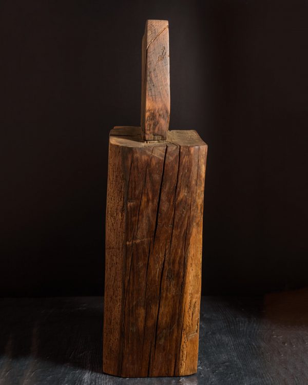 Escultura de viga de madera de roble antigua